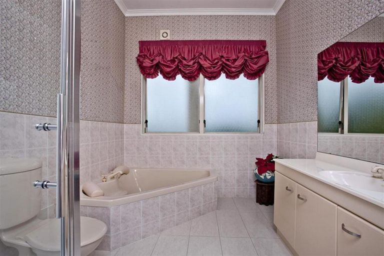 Photo of property in 64 Okura River Road, Okura, Albany, 0792