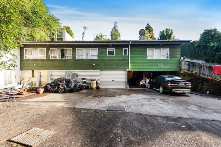 Photo of property in 323 Glenfield Road, Glenfield, Auckland, 0629