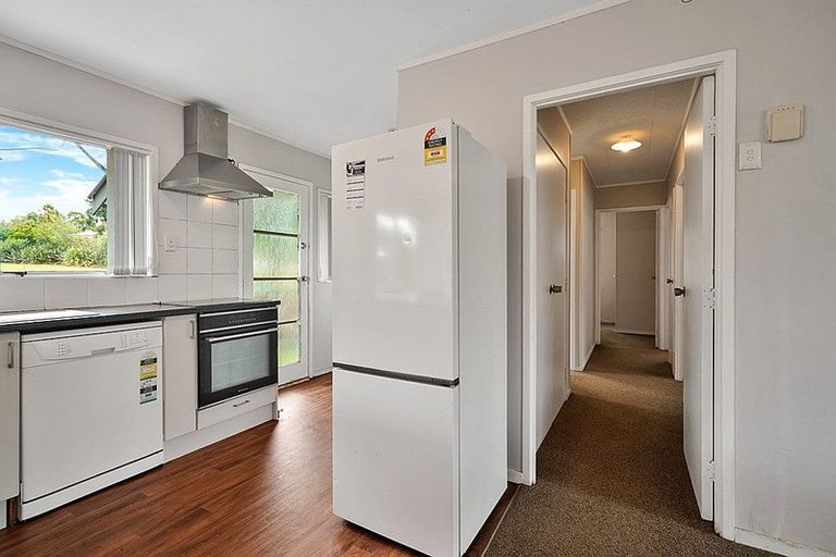 Photo of property in 1/20 Mile Place, Henderson, Auckland, 0612