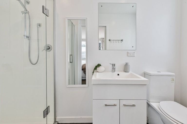 Photo of property in 11a Pinkerton Grove, Newlands, Wellington, 6037