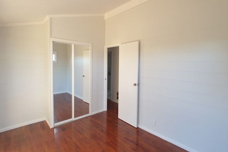 Photo of property in 56 Woodstock Road, Forrest Hill, Auckland, 0620