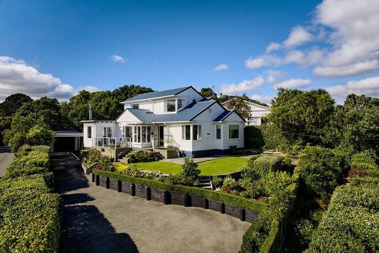 Photo of property in 1 Singers Road, Korokoro, Lower Hutt, 5012