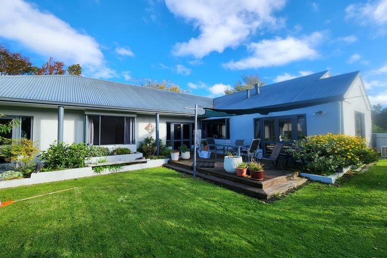 Photo of property in 21 Thornwood Place, Redwood, Christchurch, 8051