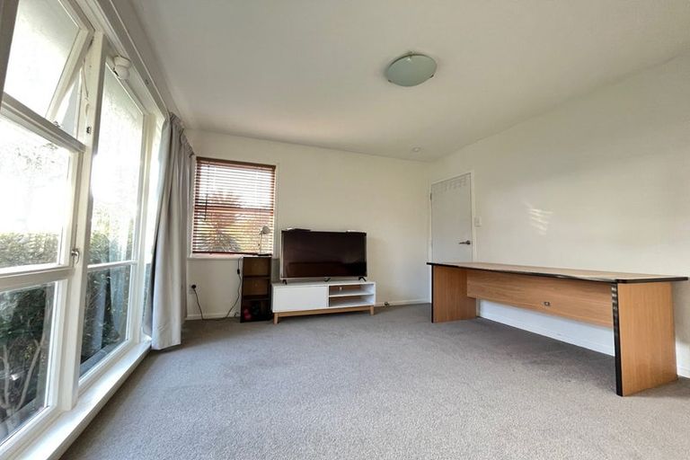 Photo of property in 50 Tamahere Drive, Glenfield, Auckland, 0629