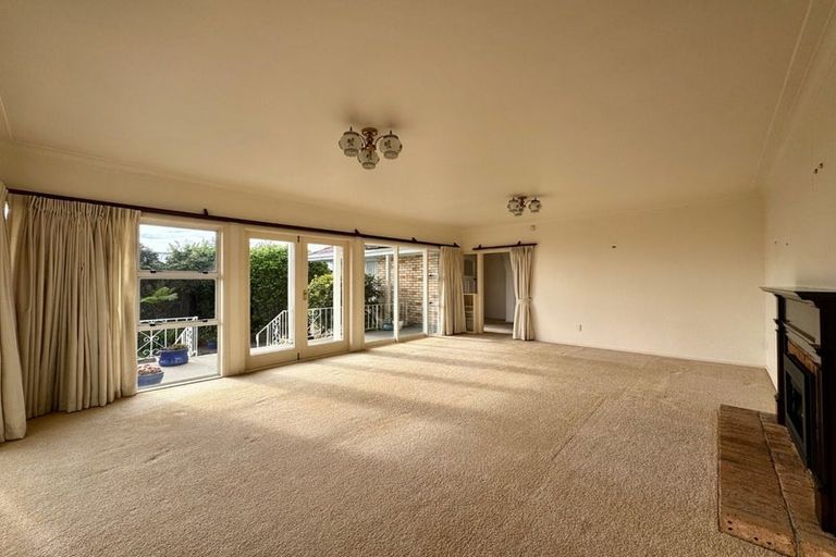 Photo of property in 107 Bleakhouse Road, Mellons Bay, Auckland, 2014