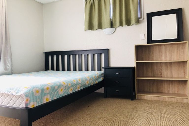 Photo of property in 11 Halldene Terrace, Red Beach, 0932