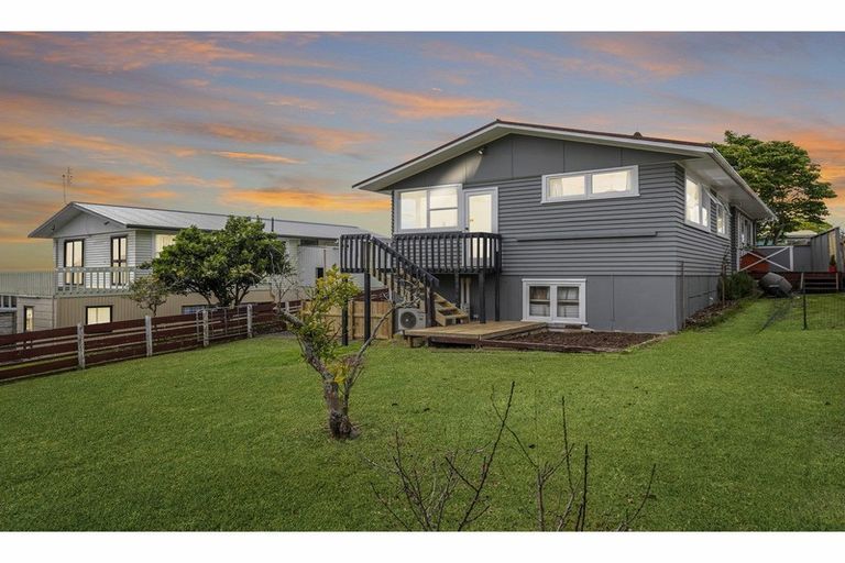 Photo of property in 12 Patts Avenue, Glendene, Auckland, 0602