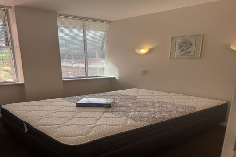 Photo of property in Terrace Tower Apartments, 1d/126 The Terrace, Wellington Central, Wellington, 6011