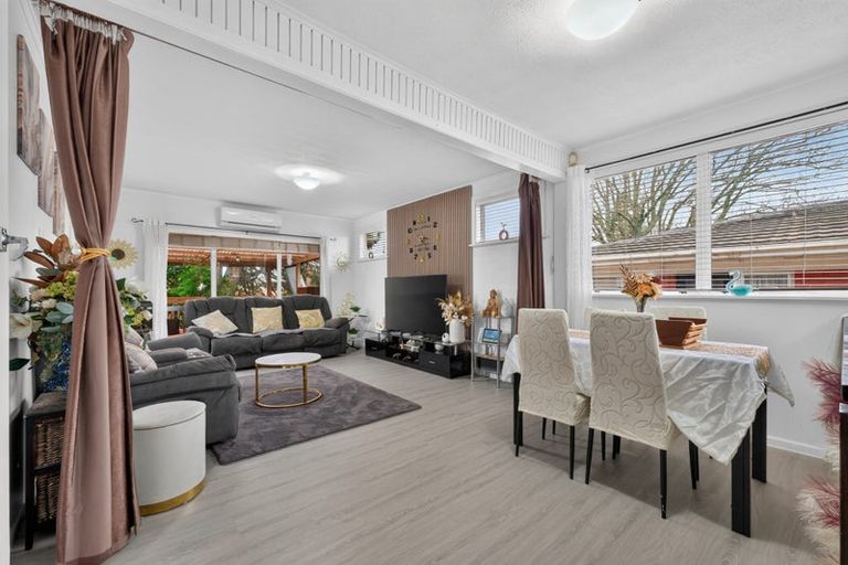 Photo of property in 209b Edmonton Road, Te Atatu South, Auckland, 0610