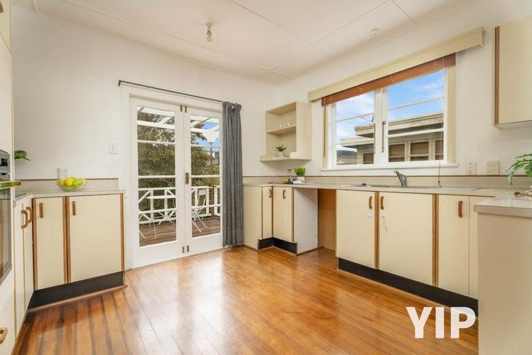 Photo of property in 6 Lyndhurst Road, Tawa, Wellington, 5028