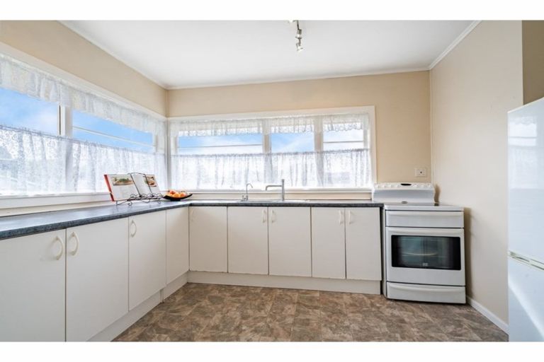 Photo of property in 330 Glengarry Road, Glen Eden, Auckland, 0602