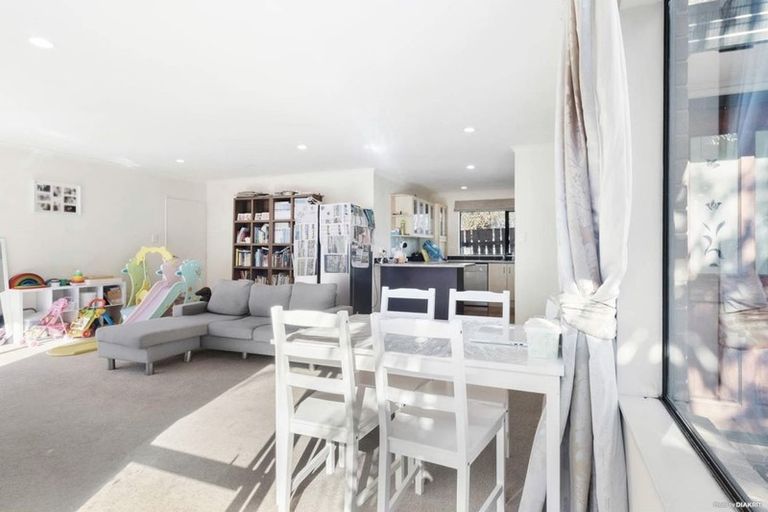 Photo of property in 143 Colwill Road, Massey, Auckland, 0614