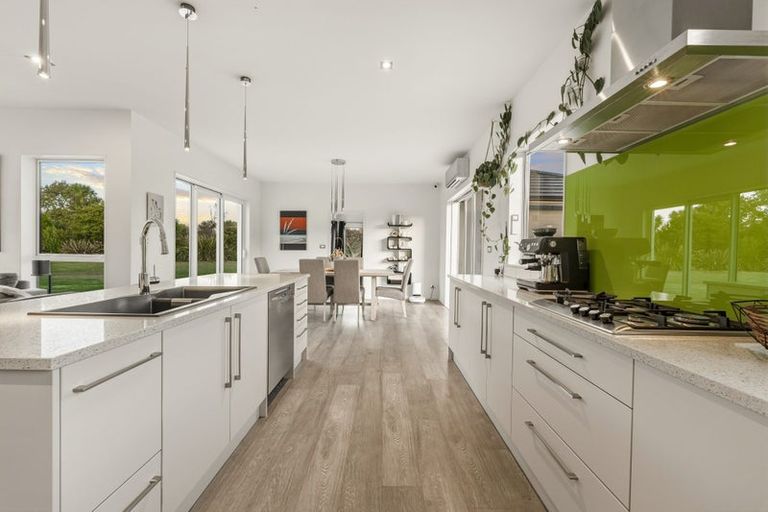 Photo of property in 1 Ngaire Close, Wainui, Silverdale, 0994