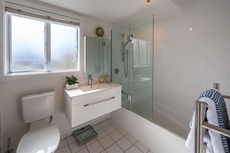 Photo of property in 2/34 Aikmans Road, Merivale, Christchurch, 8014