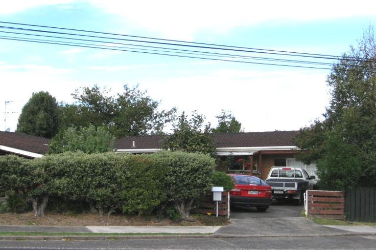 Photo of property in 2/957a Beach Road, Torbay, Auckland, 0630