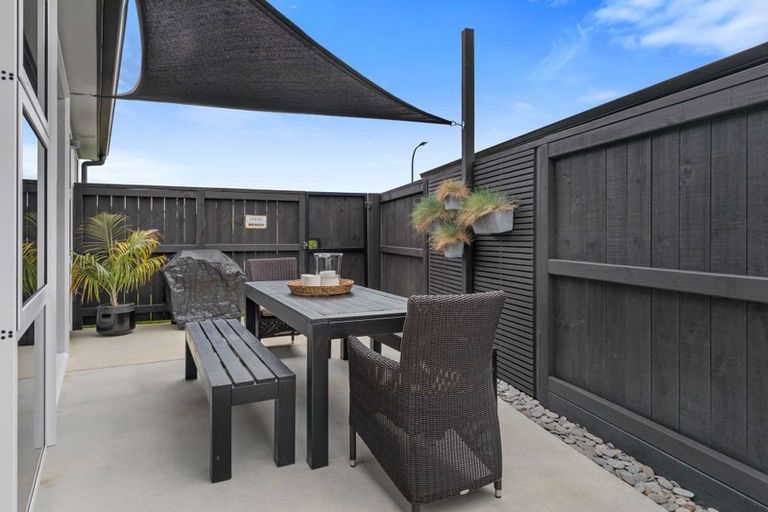 Photo of property in 39 Kotiate Street, Papamoa Beach, Papamoa, 3118