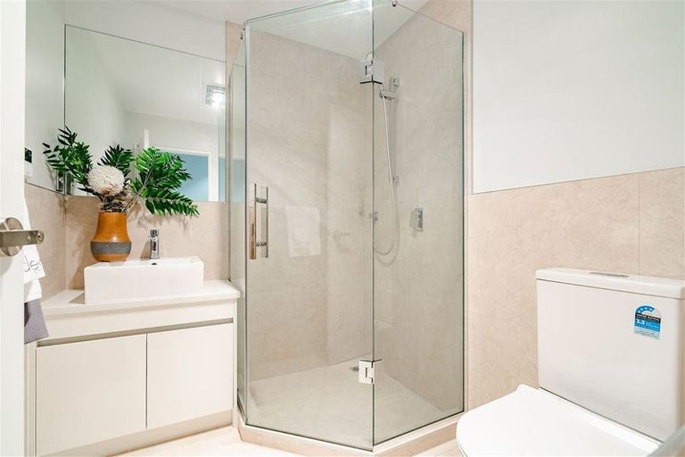 Photo of property in 42 Bordeaux Parade, Te Atatu South, Auckland, 0610