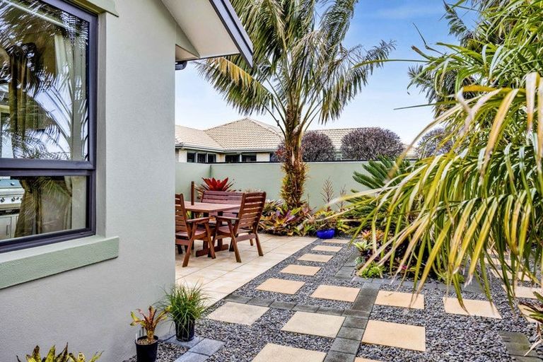 Photo of property in 19 Dolphin Parade, Bell Block, New Plymouth, 4312