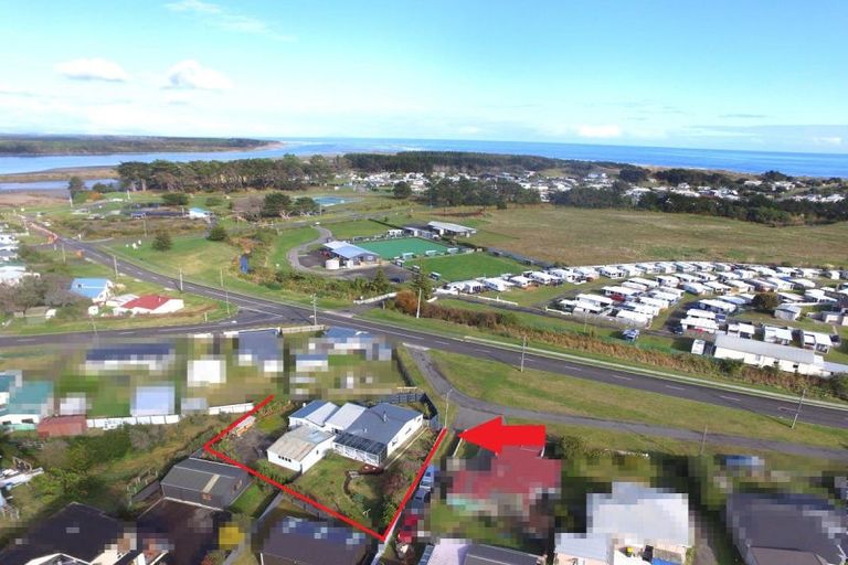 Photo of property in 23 Nash Parade, Foxton Beach, Foxton, 4815