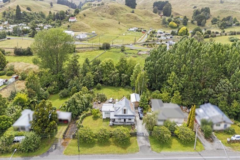 Photo of property in 19 Milne Street, Hunterville, 4730