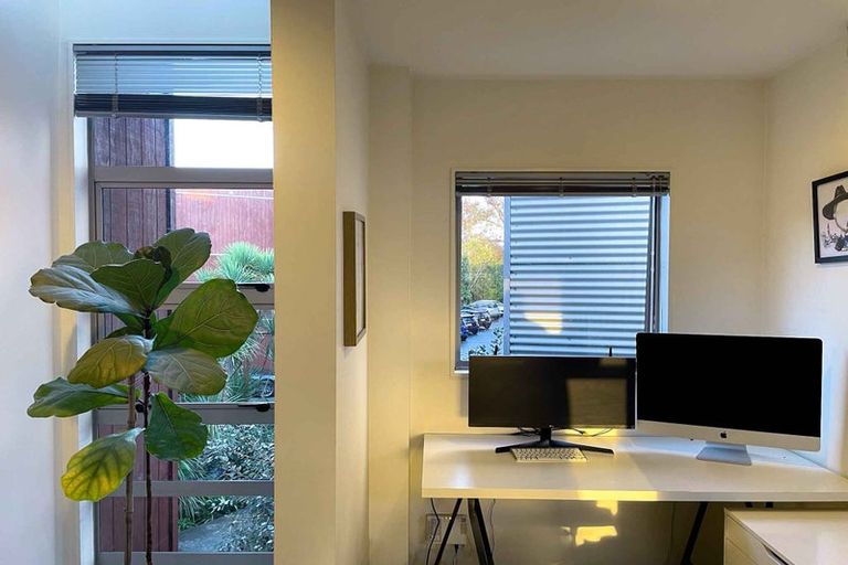 Photo of property in 76h Edmonton Road, Henderson, Auckland, 0612