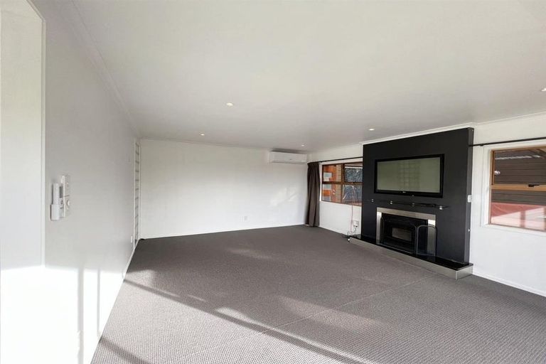 Photo of property in 35 Widmore Drive, Massey, Auckland, 0614