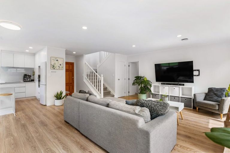 Photo of property in 2/13 Pinewood Grove, Botany Downs, Auckland, 2010