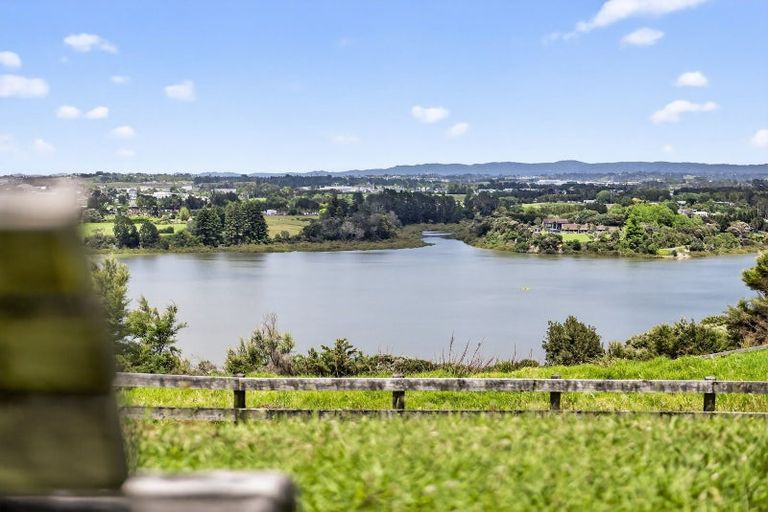 Photo of property in 23 James Paige Lane, Riverhead, Albany, 0793