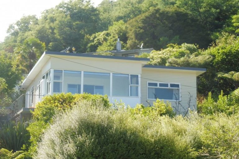 Photo of property in 35 Milton Terrace, Picton, 7220