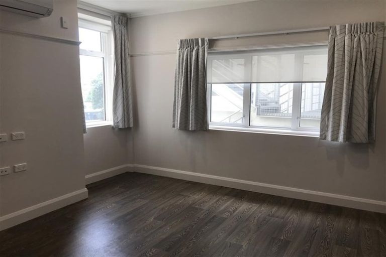 Photo of property in Fountain Court, 5/48 Oriental Parade, Oriental Bay, Wellington, 6011