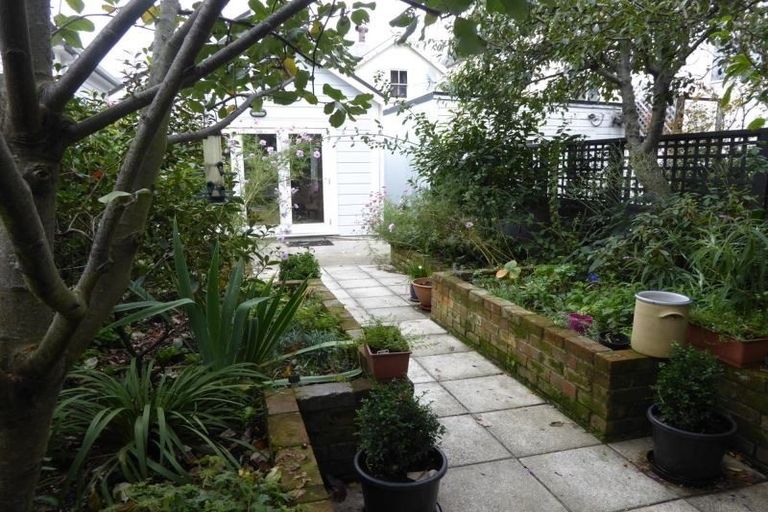 Photo of property in 75 Elizabeth Street, Mount Victoria, Wellington, 6011