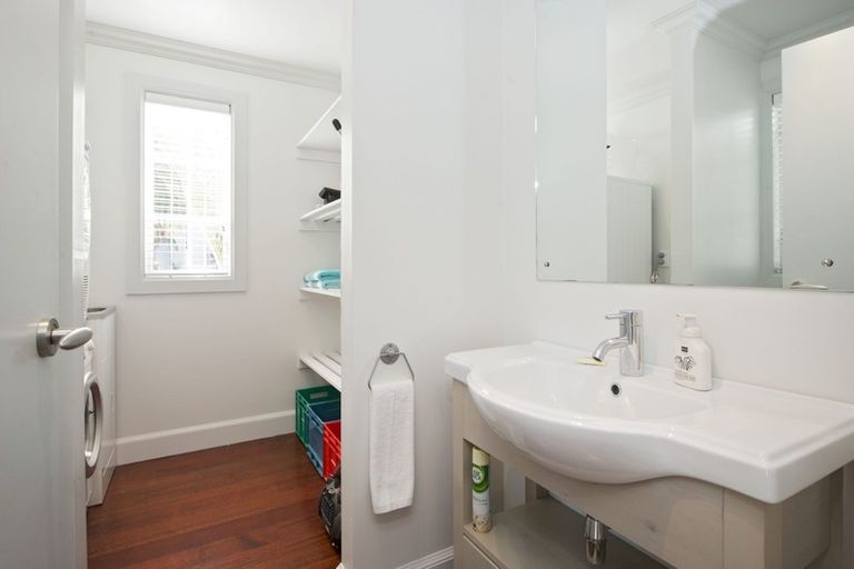 Photo of property in 16 Chapel Street, Russell, 0202