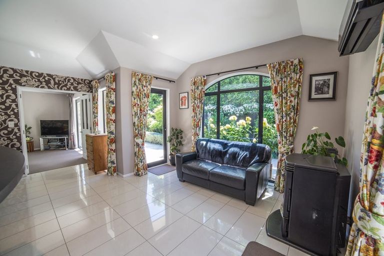 Photo of property in 3 Scarlet Lane, Redwood, Christchurch, 8051