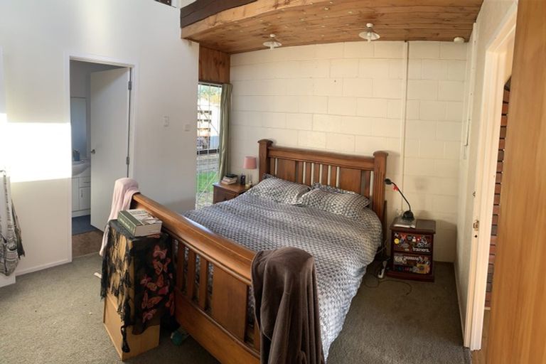 Photo of property in 56 Archibald Road, Kelston, Auckland, 0602