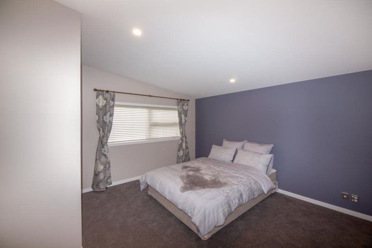 Photo of property in 10 Edington Grove, Churton Park, Wellington, 6037