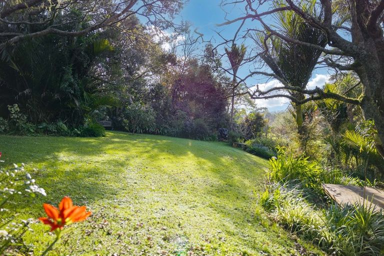 Photo of property in 1135 Scenic Drive North, Swanson, Auckland, 0816