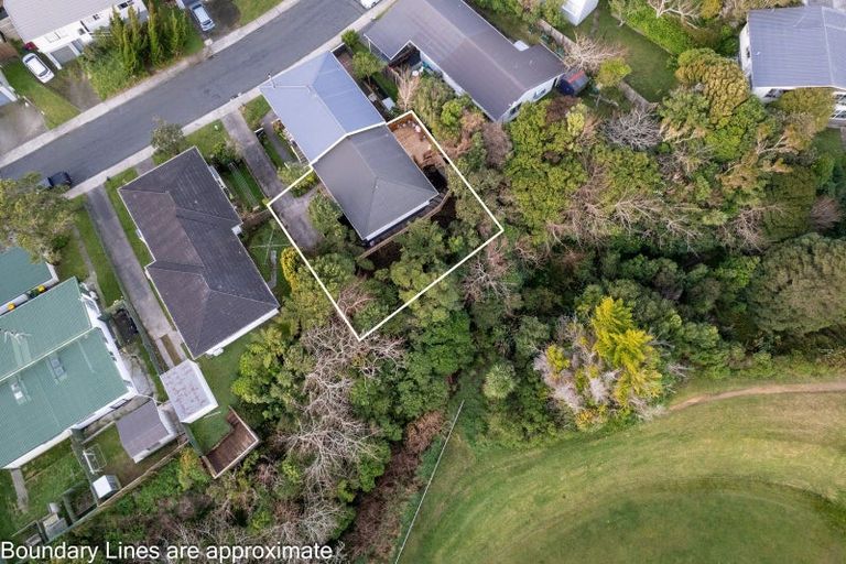 Photo of property in 21b Colchester Crescent, Newlands, Wellington, 6037