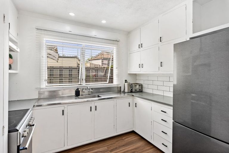 Photo of property in 39 Raumati Road, Raumati Beach, Paraparaumu, 5032