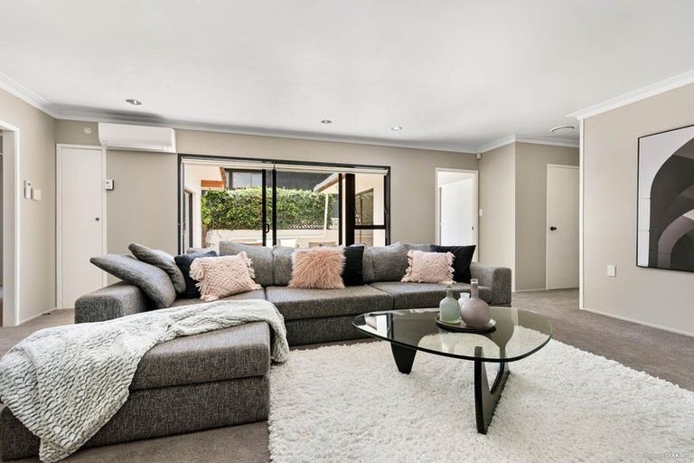 Photo of property in 5 Longwood Place, Forrest Hill, Auckland, 0620