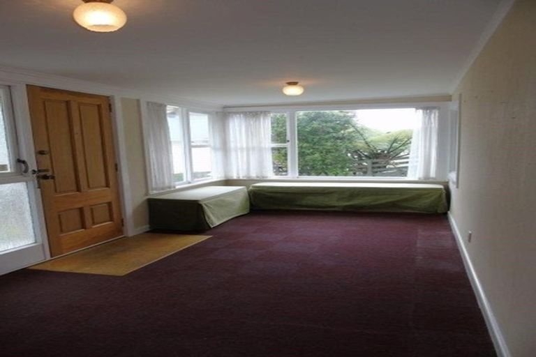 Photo of property in 8 Park Avenue, Tawa, Wellington, 5028