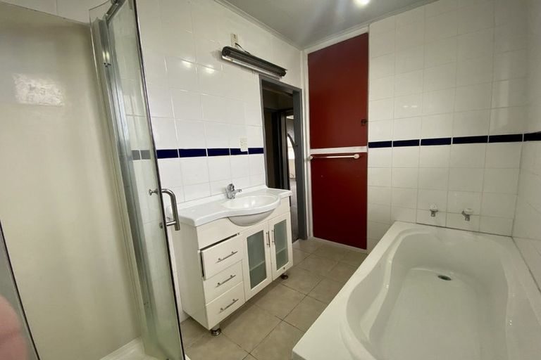 Photo of property in 11 Tomlin Place, Mangere East, Auckland, 2024