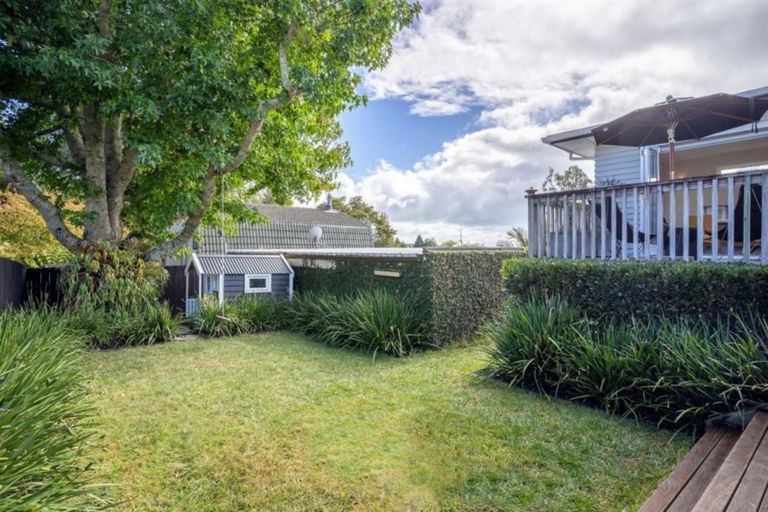 Photo of property in 1/54 Pupuke Road, Hillcrest, Auckland, 0627