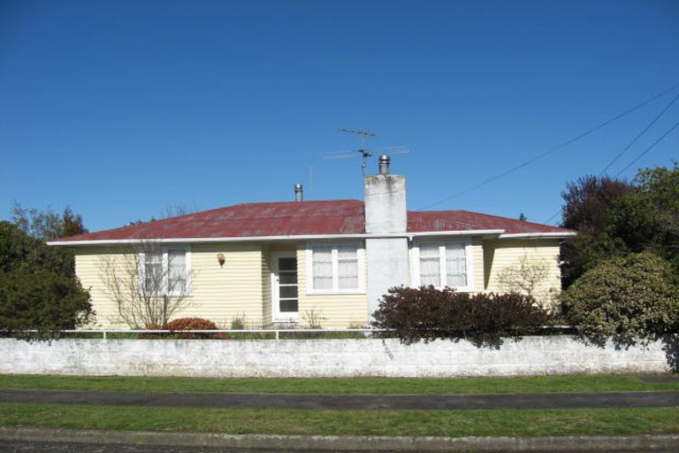 Photo of property in 12 Diamond Street, Carterton, 5713