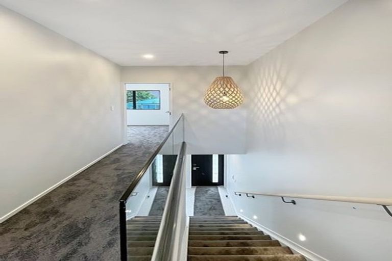 Photo of property in 7a Ballial Place, West Harbour, Auckland, 0618