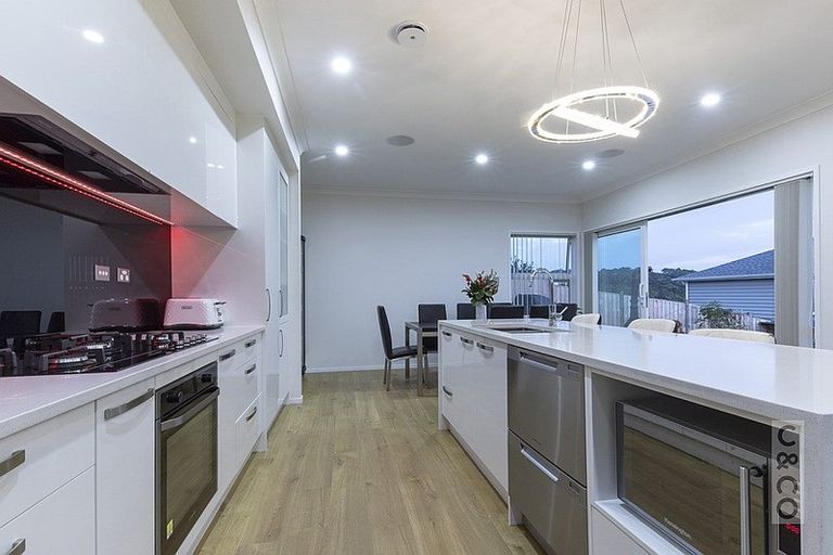 Photo of property in 2 Tauwaka Crescent, Riverhead, 0820