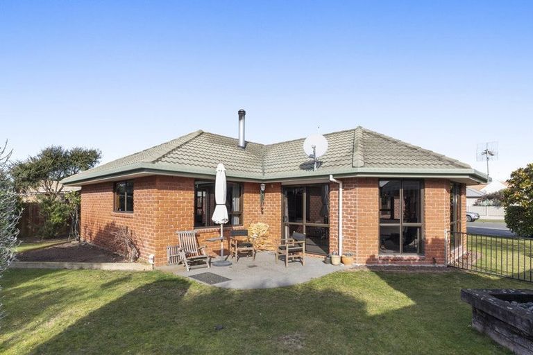 Photo of property in 8 Orlando Crescent, Waimairi Beach, Christchurch, 8083