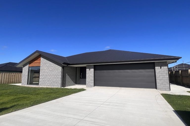 Photo of property in 132 Shillingford Boulevard, Rolleston, 7615