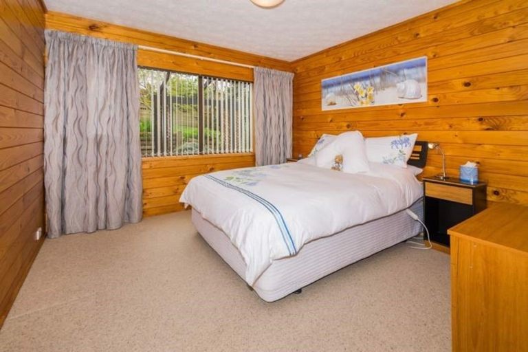 Photo of property in 100 Nigel Road, Browns Bay, Auckland, 0630