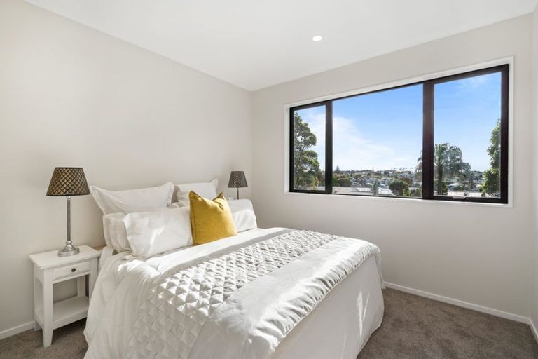 Photo of property in 4/51 Point England Road, Point England, Auckland, 1072