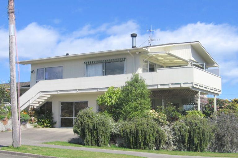 Photo of property in 1 Aubrey Crescent, Rainbow Point, Taupo, 3330